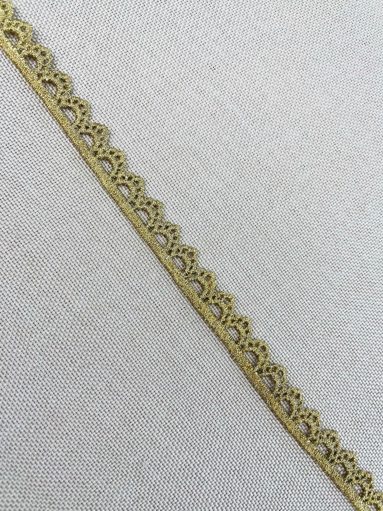 LT - 032: Small metallic gold trim - Aleemahs
