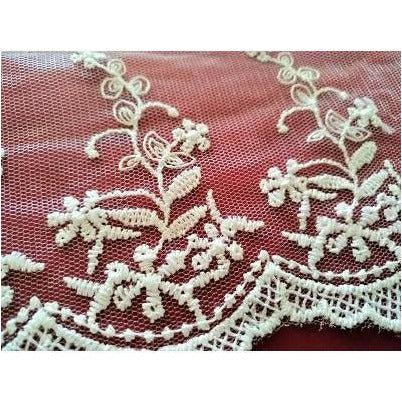 LT - 042: delicate off white trim - Aleemahs