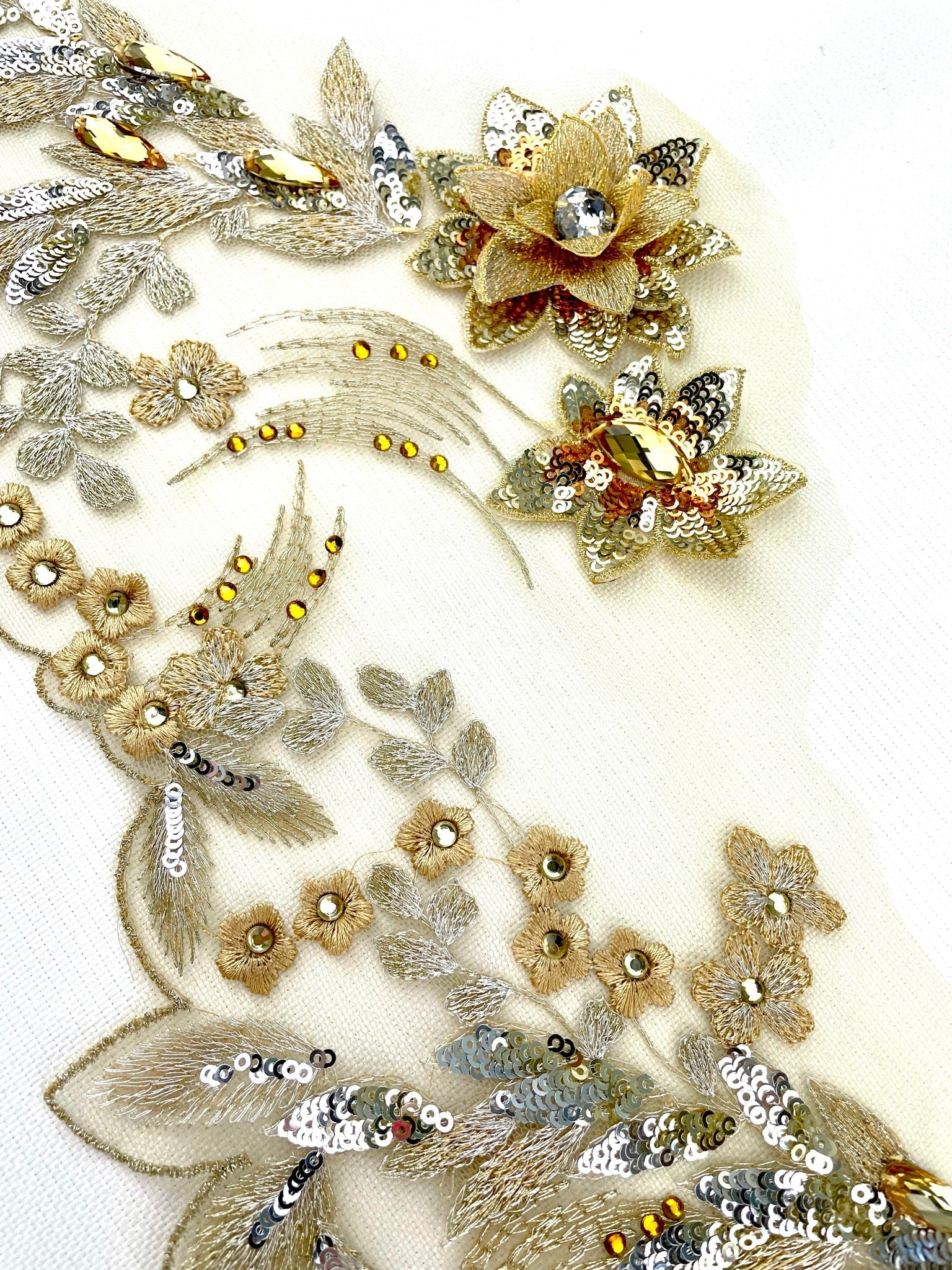 LT - 145 Lace Trim Gold & Silver - Aleemahs