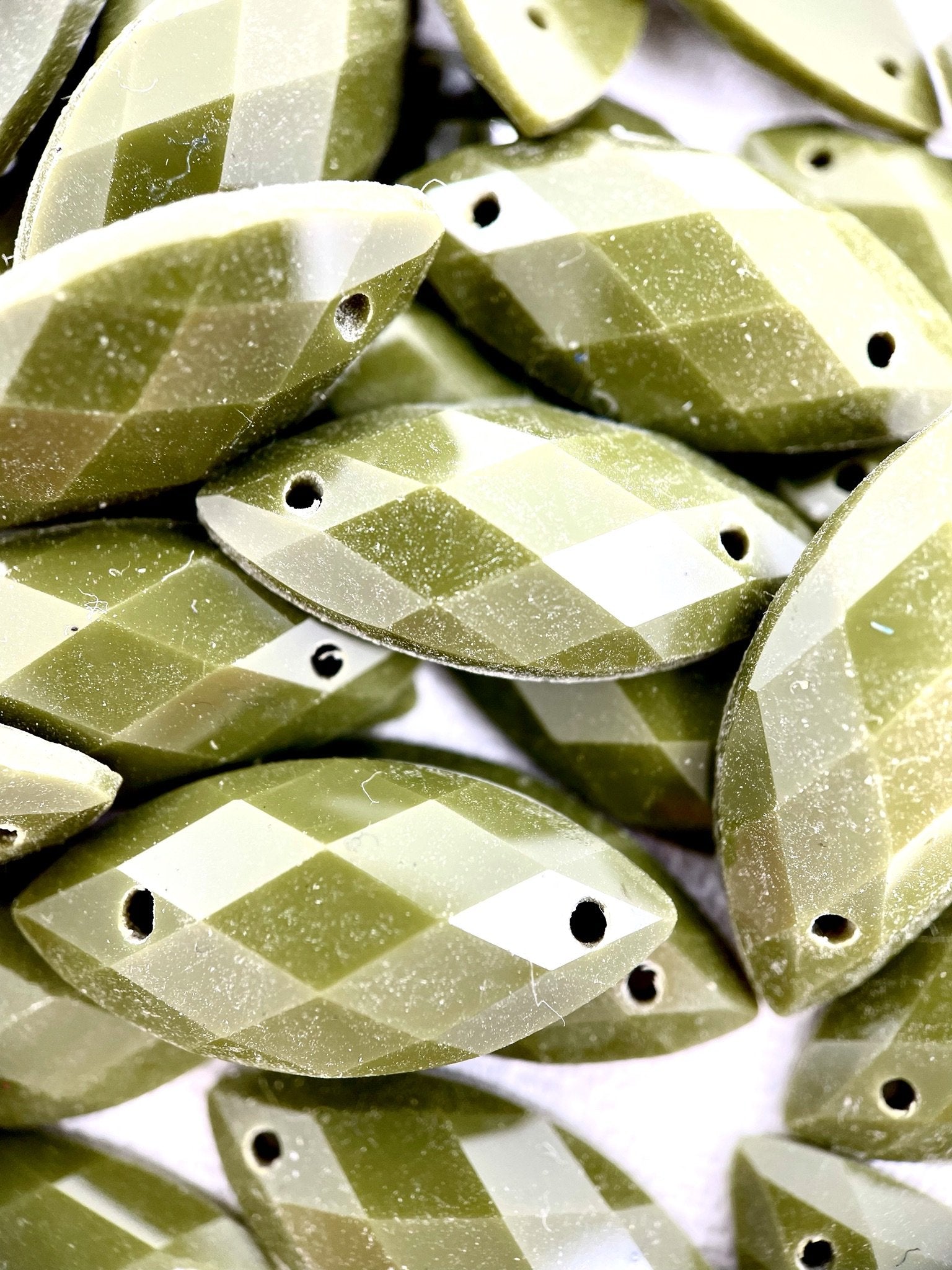 Olive Eye Acrylic Jewel - Aleemahs