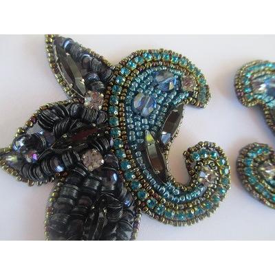P - 042 Small black scalloped pair - Aleemahs